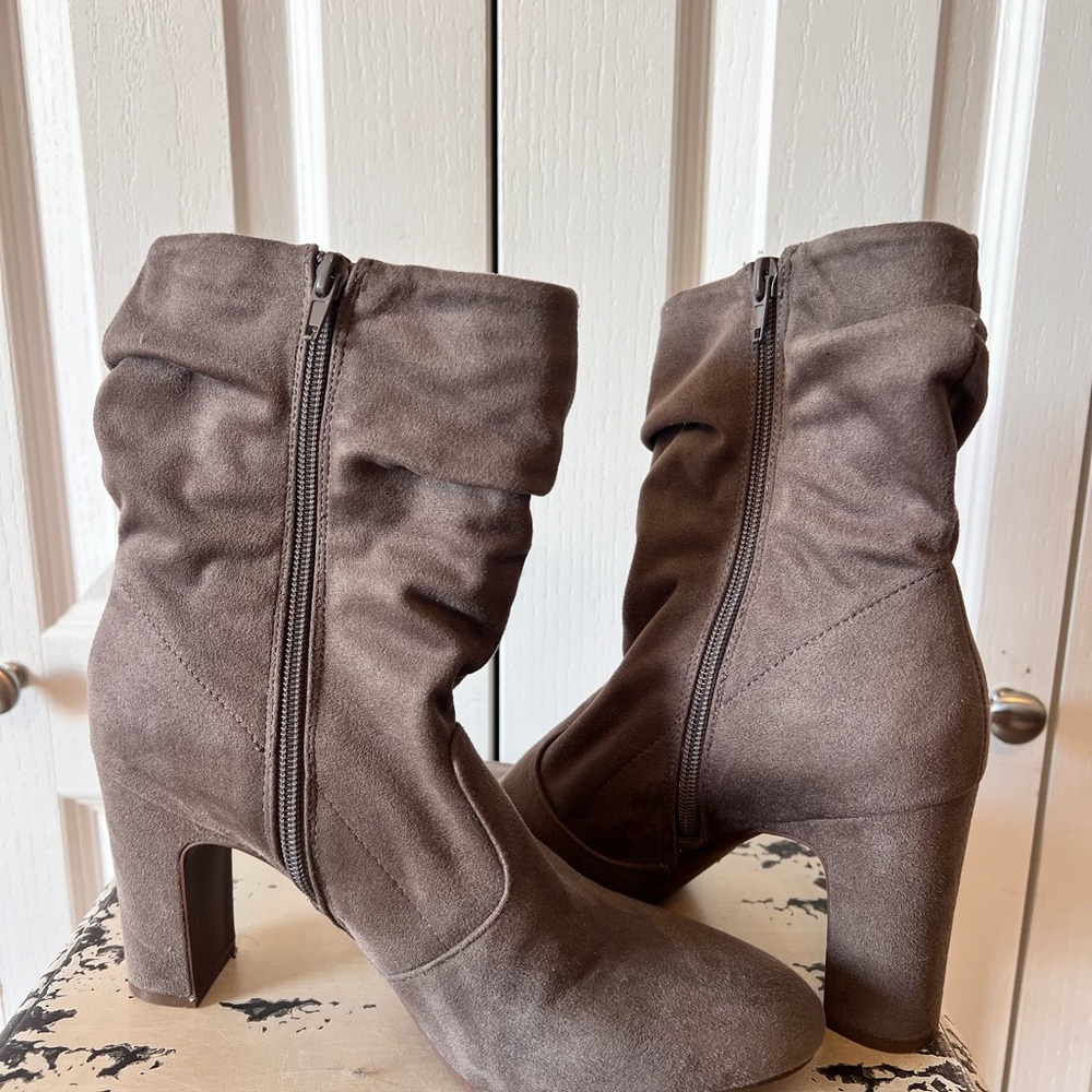 Women's Grey Suede Mid-Calf Block Heel Boots
